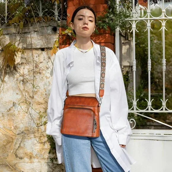 Lightweight Vintage Cowhide Leather Crossbody Bag - Versatile Shoulder Purse
